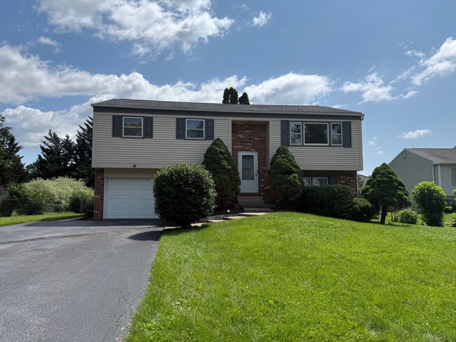Photo - 906 Willcliff Dr House