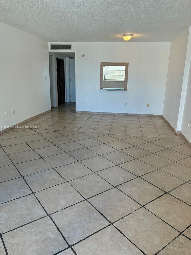 Photo - 16400 NE 17th Ave Unit 304-2