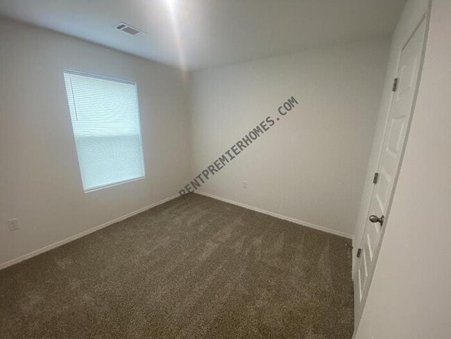 Photo - 104 E Fredonia Ct