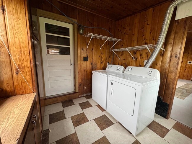 Photo - 1532 Vernon Ave