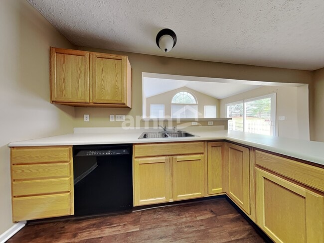 Photo - 581 Indian Lake Dr