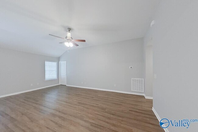 59 Hideaway Ln