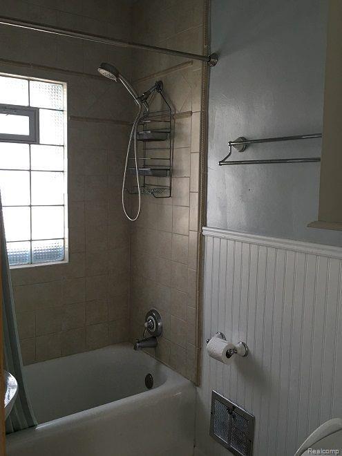 Photo - 34545 Ash St