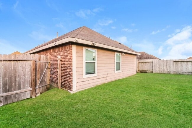 906 Ember Wood Ct
