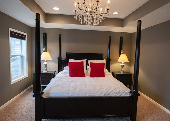 Photo - 8481 Portage Ln E