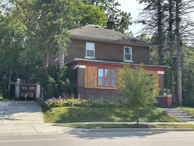 Building Photo - 701 S Main St Rental