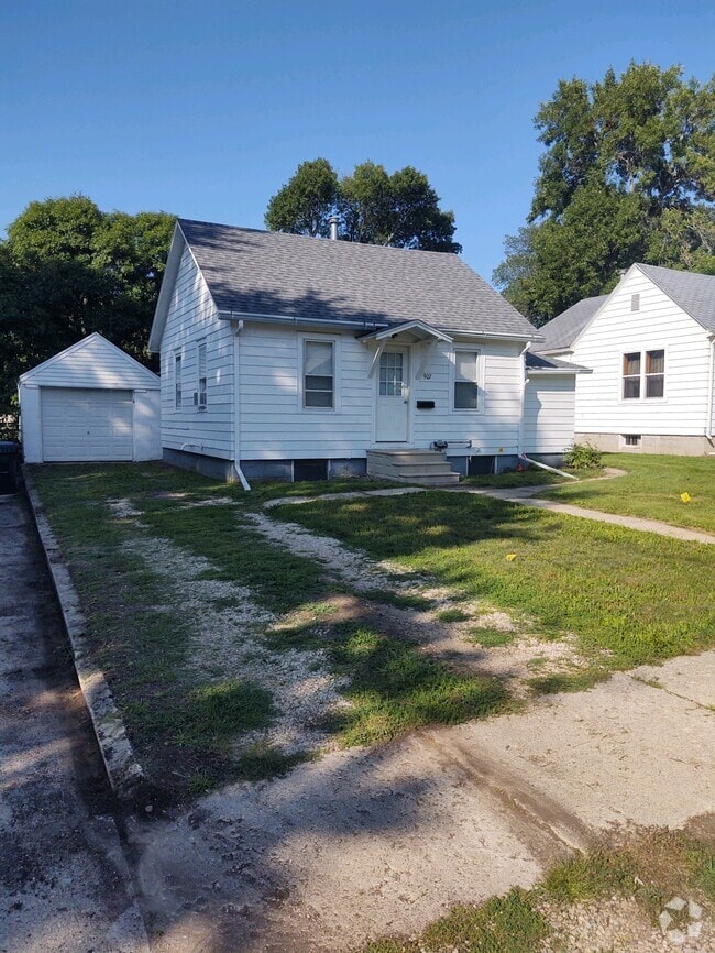 Building Photo - 907 5th St Rental