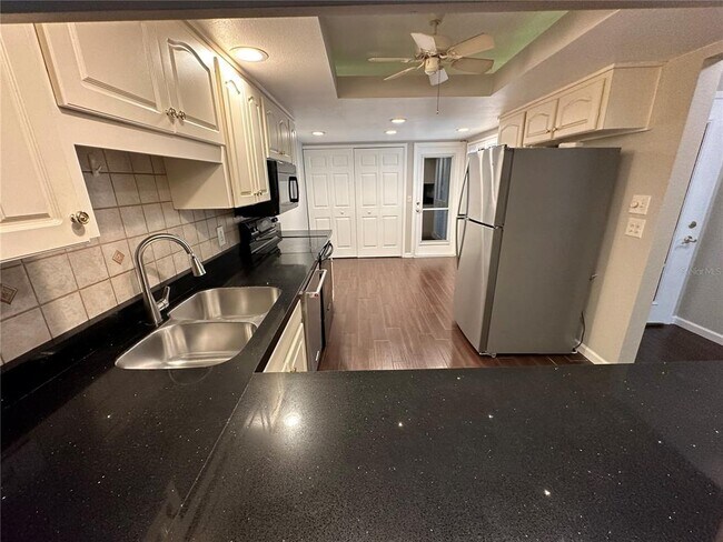 Photo - 1539 Pickwood Ave