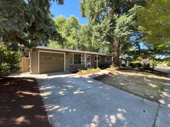 Building Photo - Stylishly Renovated 4-Bedroom Ranch in Ced... Rental