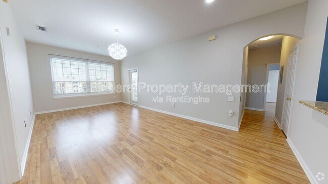 Building Photo - 7990 Baymeadows Rd E Rental