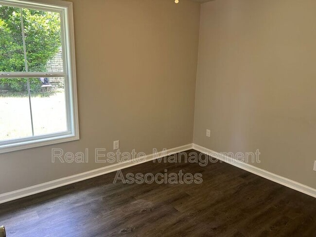 Photo - 215 W Quilly St