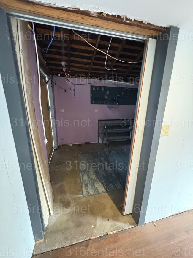 Photo - $1200 - 3 bed 1 bath - Single Family Home