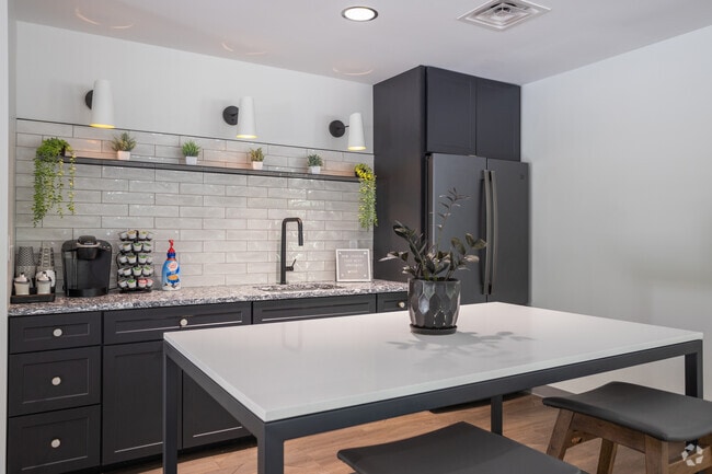 Community Clubhouse - Richmond Hills Apartments