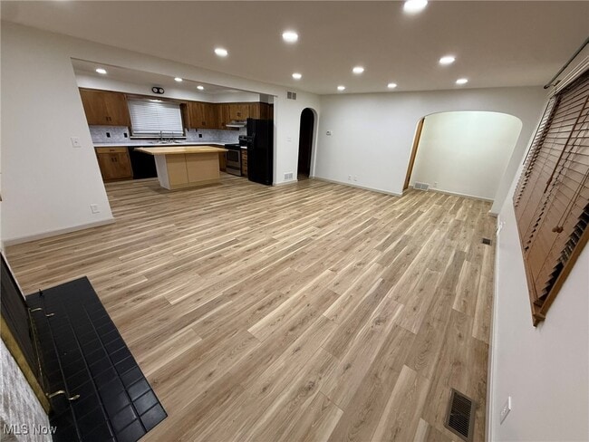 Photo - 230 E 21st St