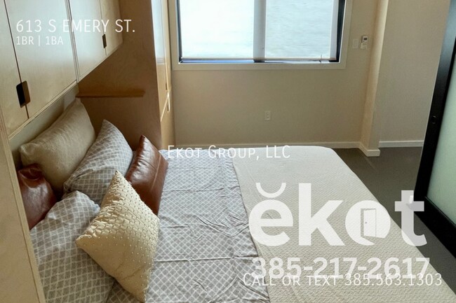 Photo - 613 Emery St W