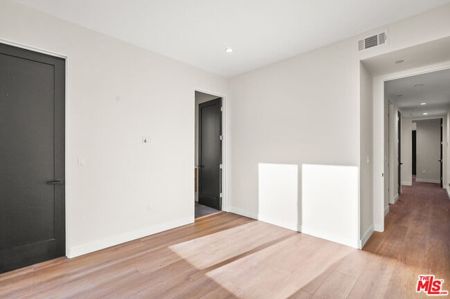 Photo - 1733 S Barrington Ave