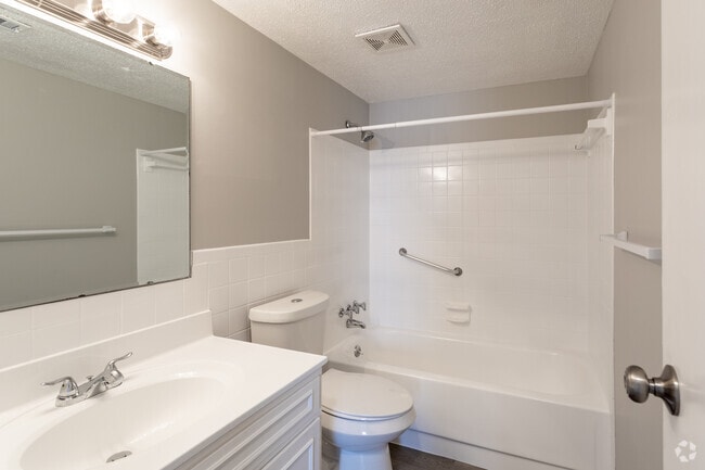 2BR, 1BA - 850 SF