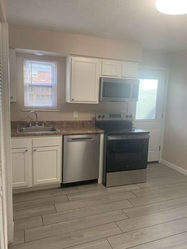 Photo - 4794 Rossmoor Pl
