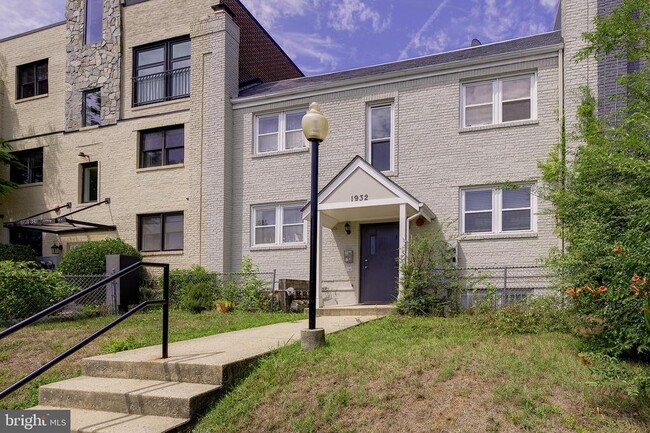 Photo - 1932 3rd St NE