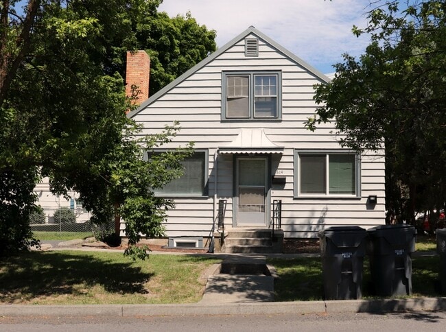 Building Photo - 614 Ash St Unit 614 Ash  1