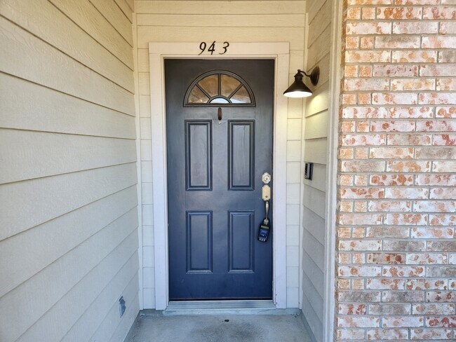 Photo - Huge 5 bedroom, just off 151/ Potranco road!