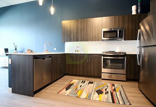 Photo - 709 N Milwaukee Ave