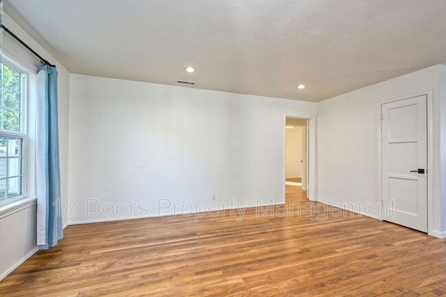 Building Photo - 254 G Ave