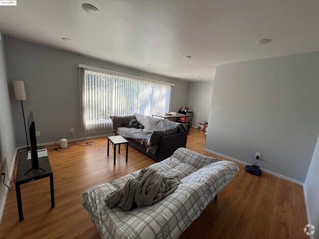 Building Photo - 2636 Warring St Unit 205 Rental
