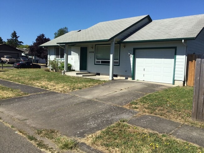 Building Photo - 2 Bedroom Duplex in Churchill Neighborhood Rental