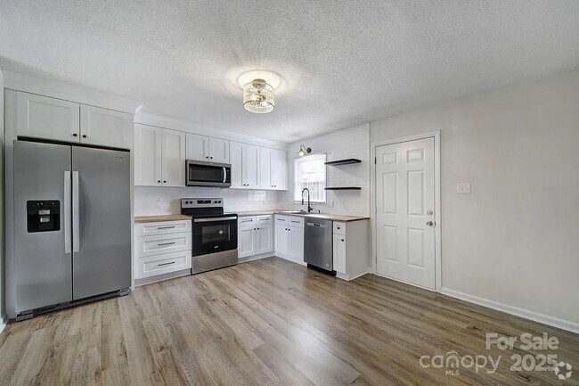 Building Photo - Fully Remodeled | 2BR/1.5BA Condo | Willow... Unit 438 Stoneycreek Ln