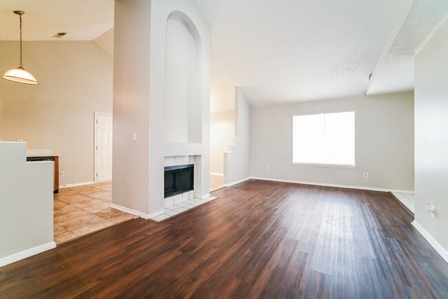 Photo - 3069 Oakvale Heights