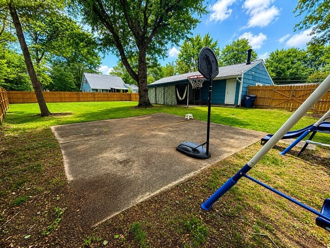 Photo - 8208 Keeler St