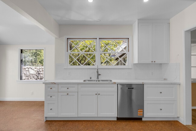 Photo - 2151 N Altadena Dr