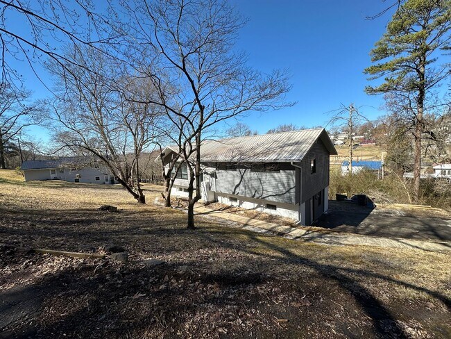 Photo - 5 Bedroom / 3 Bath Home Kingsport, TN