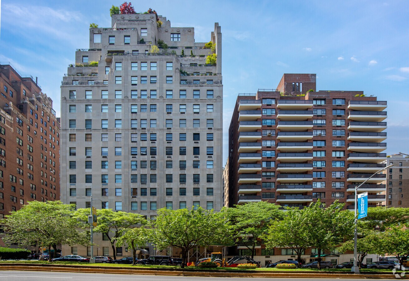 Photo - 730 Park Ave