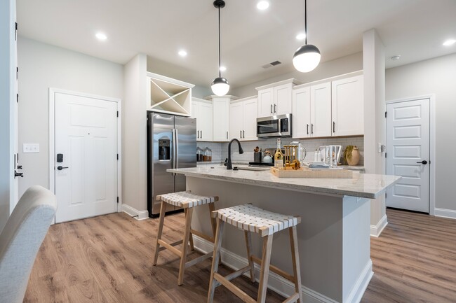 Building Photo - Hawthorne at Summerville Rental