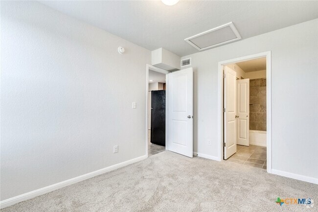 Building Photo - 1628 Arbor Knot Dr Unit Garage Apartment