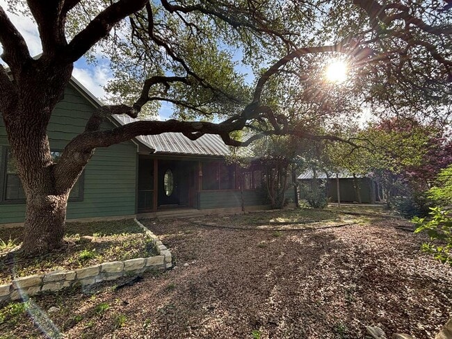 204 E Lakeshore Dr