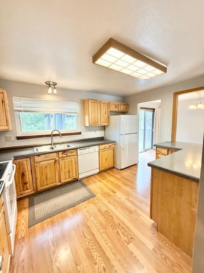 Photo - Move in ready home on Flintridge!