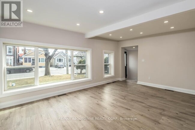 Photo - 131 West Avenue N