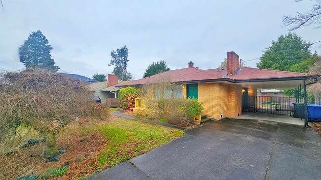 Building Photo - Charming 3 Bed 1 Bath Home in Kennydale
