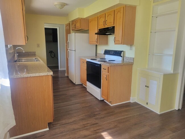Photo - 1612 Lucks Rd