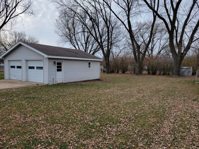 Photo - 4 Bed 2 Bath house for Rent!