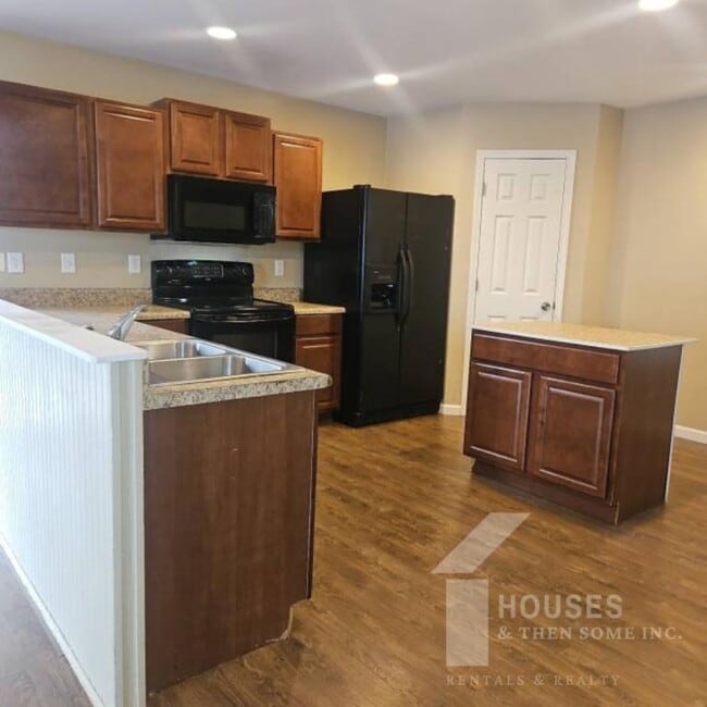 Photo - 515 Fairview Rd