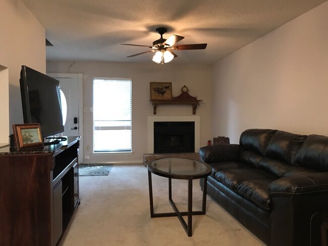 Building Photo - 829 E Boyd Dr Unit D