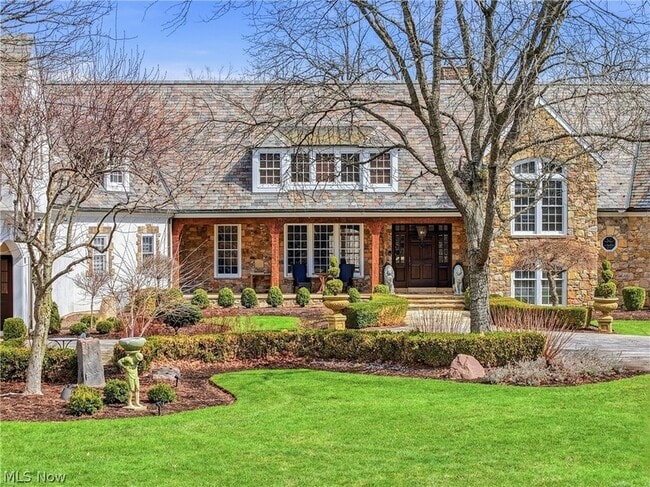 809 Village Trail