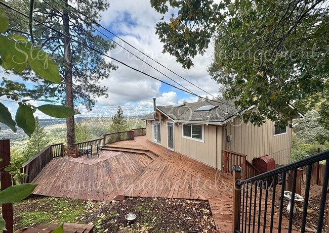 Photo - Delightful 3 Bed 2 Bath Home With Epic Mou...