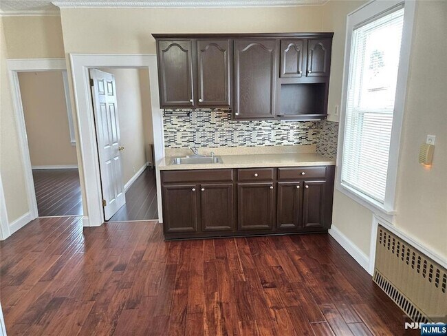 158 Knapp Ave