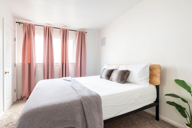 Photo - 528 University Ave