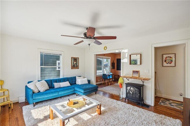 Photo - 783 Livingstone Pl